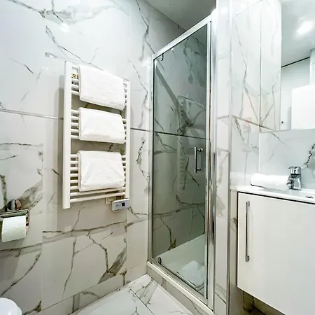Apartment 80 - Cinema Sebastopol